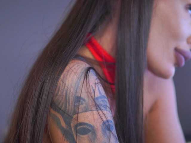 RaquelleVon's BongaCams show and profile