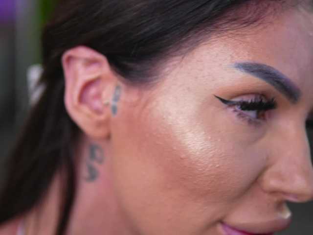 RaquelleVon's BongaCams show and profile