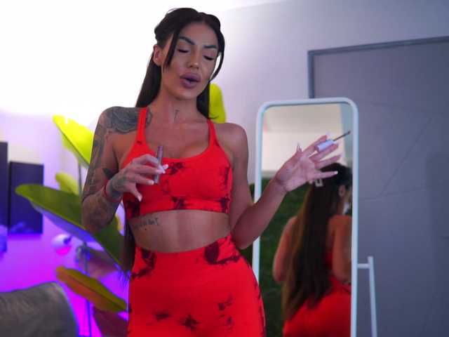 RaquelleVon's BongaCams show and profile
