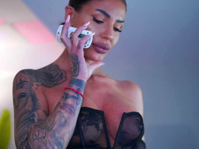 RaquelleVon from BongaCams is Freechat