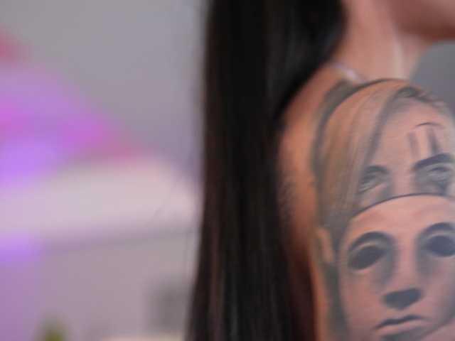 RaquelleVon's BongaCams show and profile