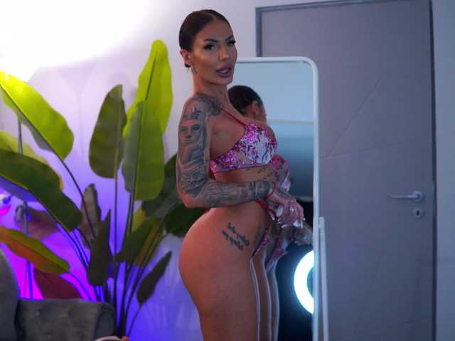 RaquelleVon's BongaCams show and profile