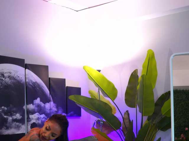 RaquelleVon's BongaCams show and profile