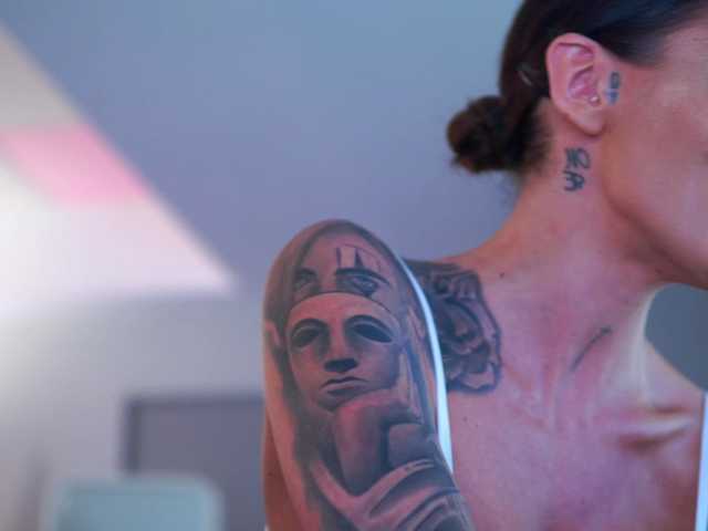 RaquelleVon's BongaCams show and profile