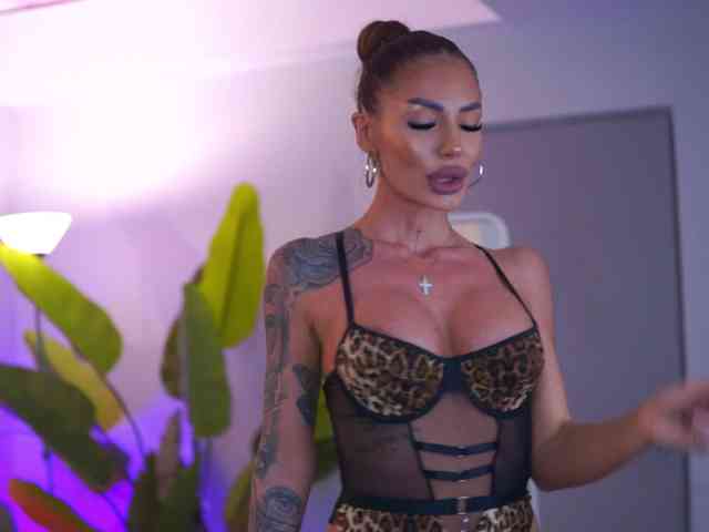 RaquelleVon Live Webcam on BongaCams