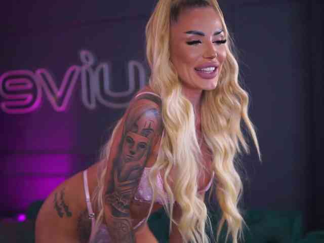 RaquelleVon