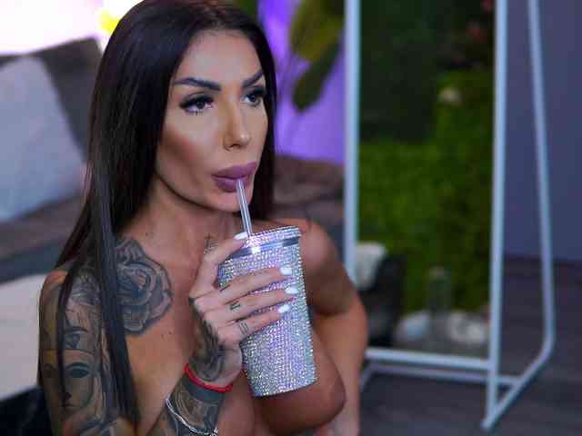 RaquelleVon