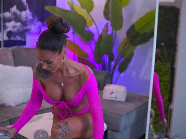 RaquelleVon RaquelleVon