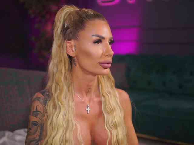 sexy striptease RaquelleVon