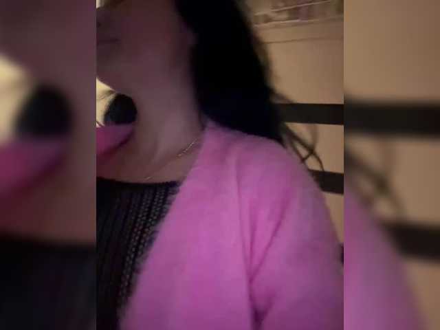 Ylia2111-1's BongaCams show and profile