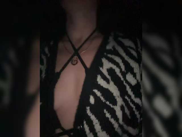 Ylia2111-1's BongaCams show and profile