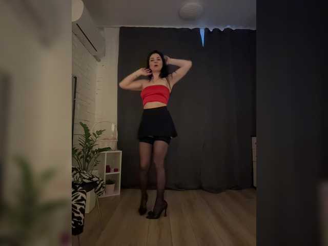 Ylia2111-1's BongaCams show and profile