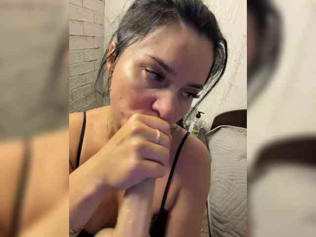 Ylia21112 webcam