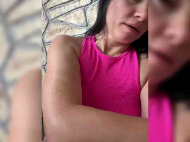 Ylia21112 webcam
