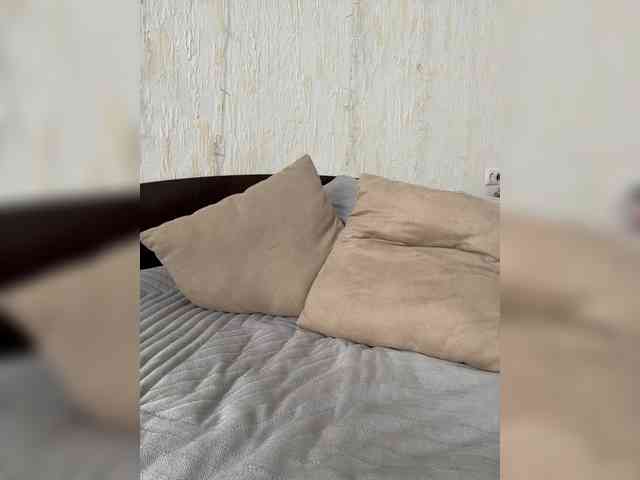 Ylia21112 webcam