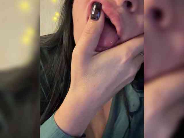 Ylia21112 webcam