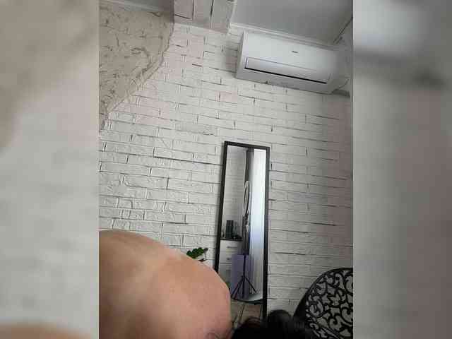 Ylia21112 webcam