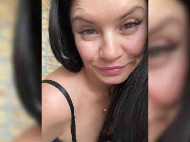 Ylia21112 webcam