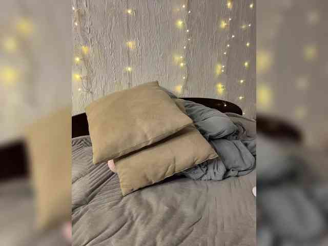 Ylia21112 webcam