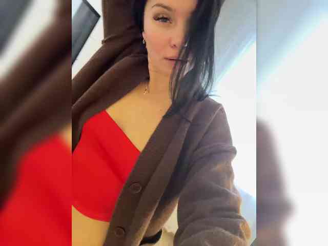 Ylia21112 webcam