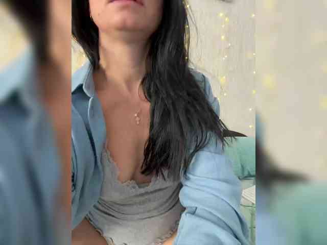 Ylia21112 webcam