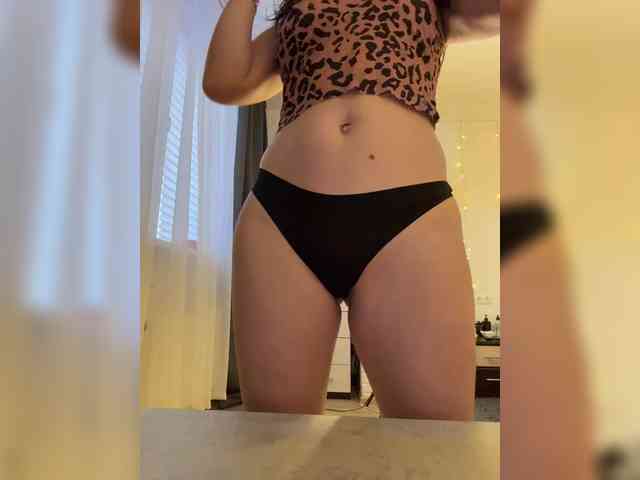 Ylia21112 webcam