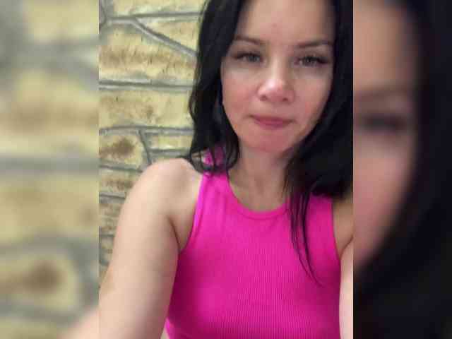 Ylia21112 webcam