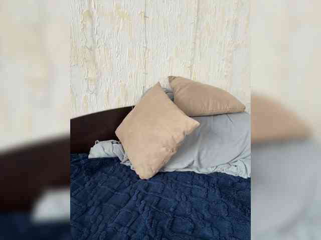 Ylia21112 webcam