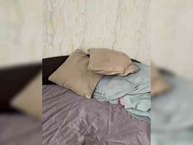 Ylia21112 webcam
