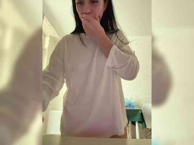 Ylia21112 webcam