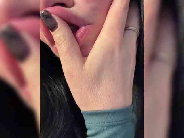 Ylia21112 webcam