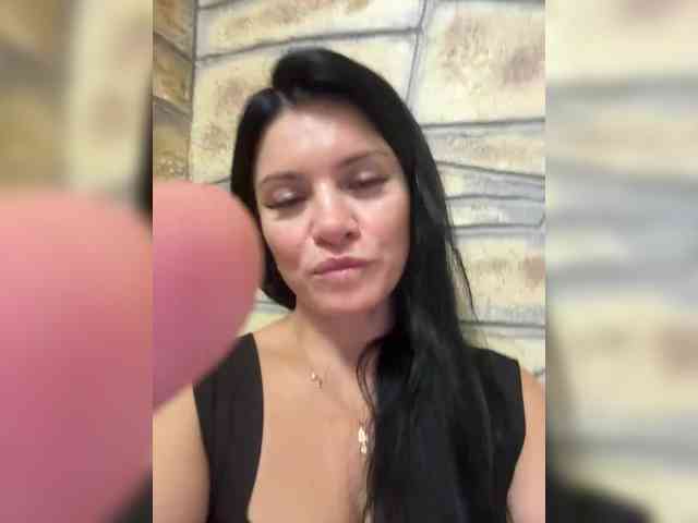 Ylia21112 webcam