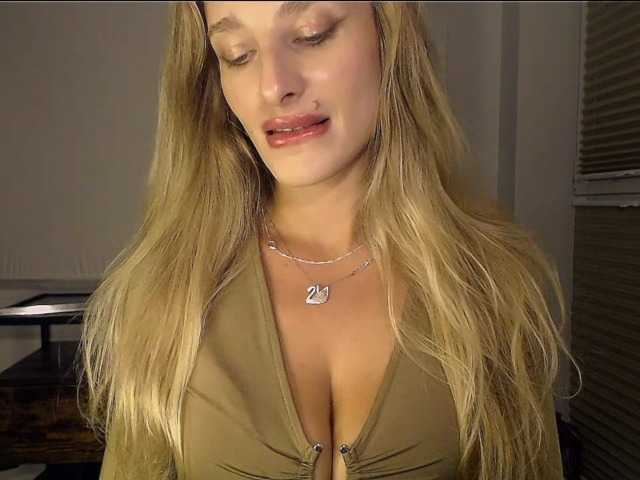Webcam performer MarilynShow online show MarilynShow