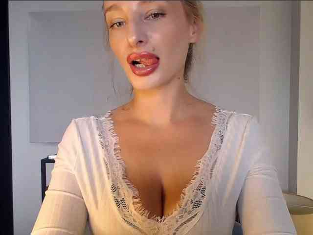 MarilynShow webcam