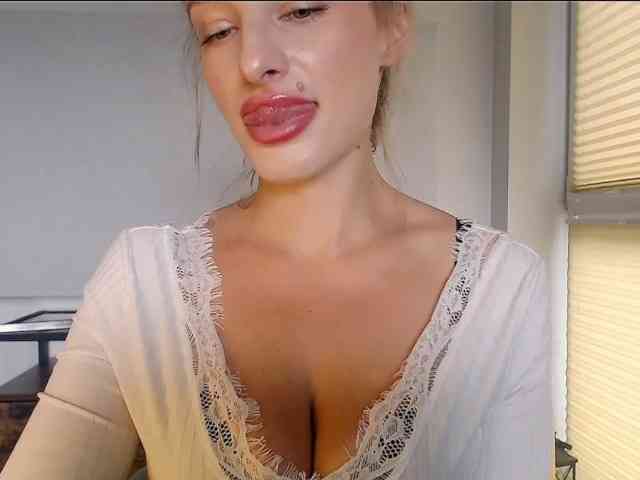 MarilynShow webcam