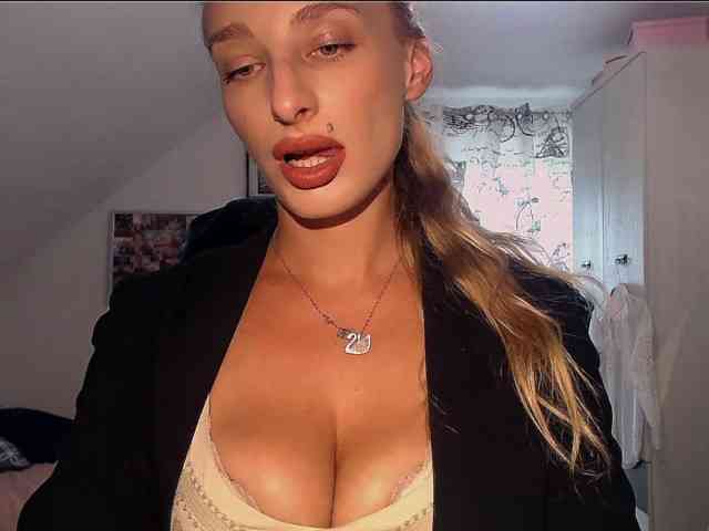 MarilynShow webcam