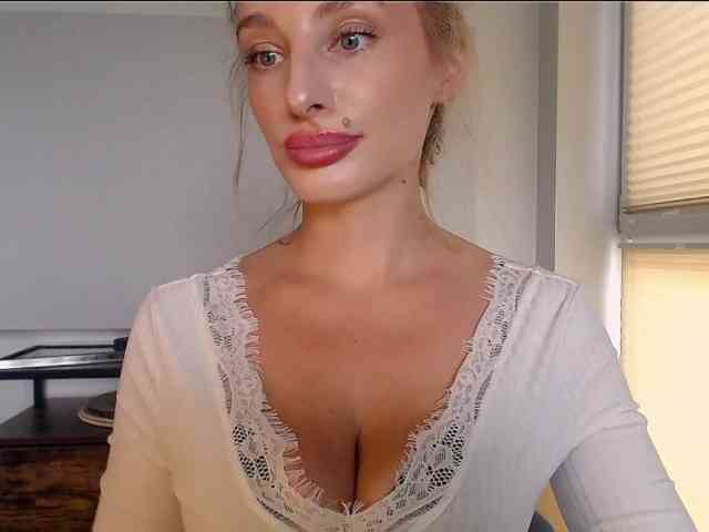 MarilynShow webcam