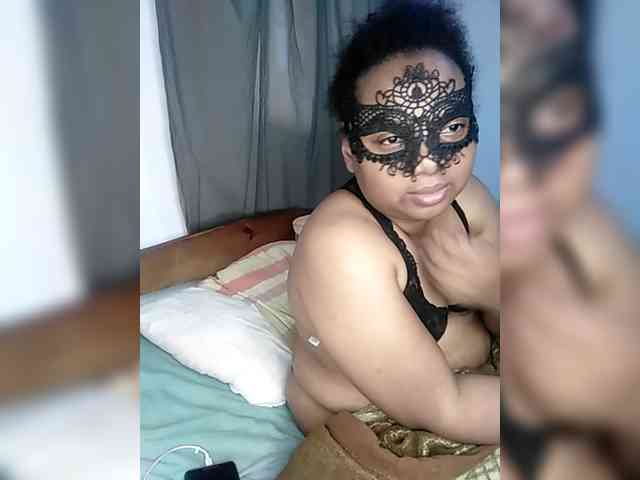 LeylahLaChaudasse webcam