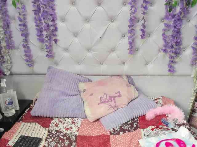 ariana-naugthy webcam