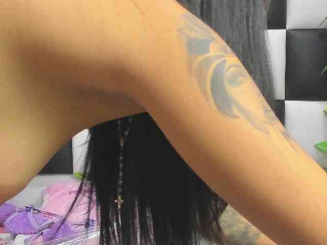 ariana-naugthy webcam