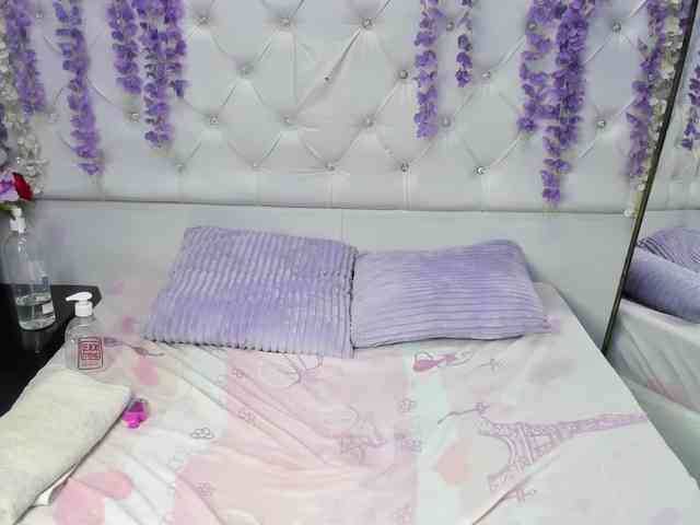 ariana-naugthy webcam