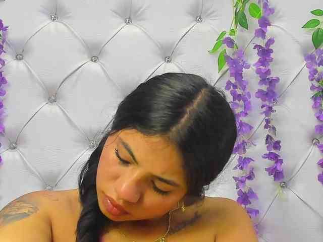 ariana-naugthy webcam