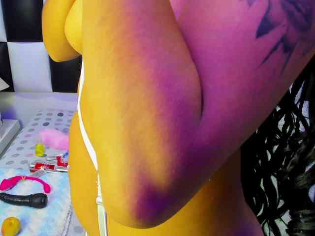 ariana-naugthy webcam