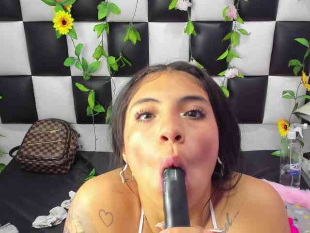 ariana-naugthy webcam