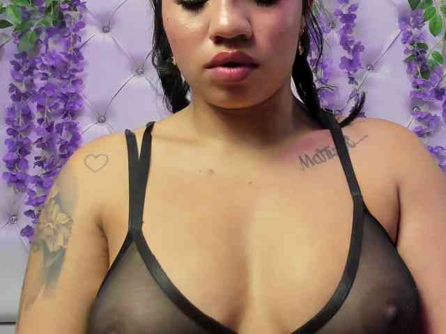 ariana-naugthy webcam