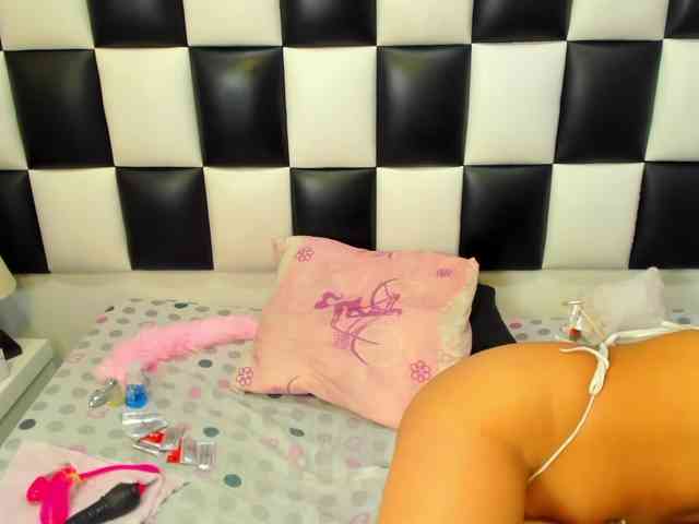 ariana-naugthy webcam