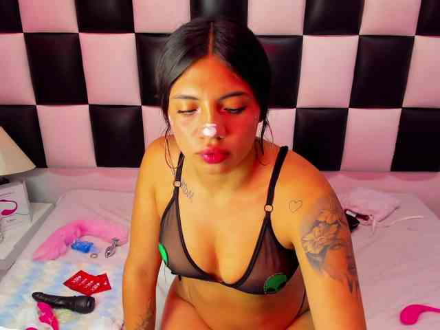 ariana-naugthy webcam