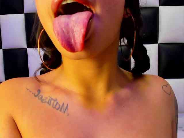 ariana-naugthy webcam