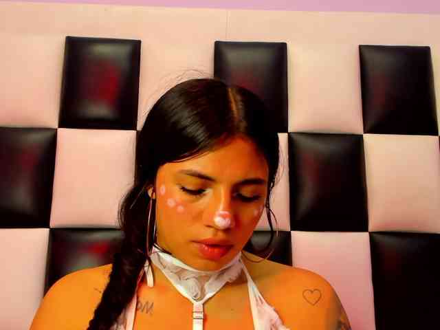 ariana-naugthy webcam