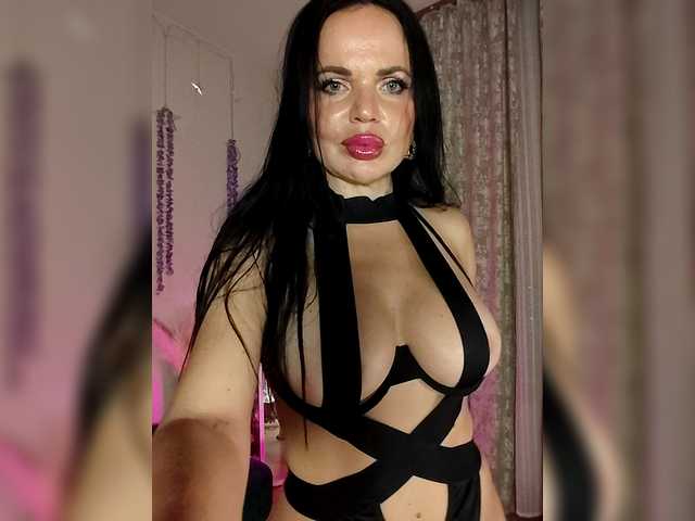 Kirakedi's BongaCams show and profile